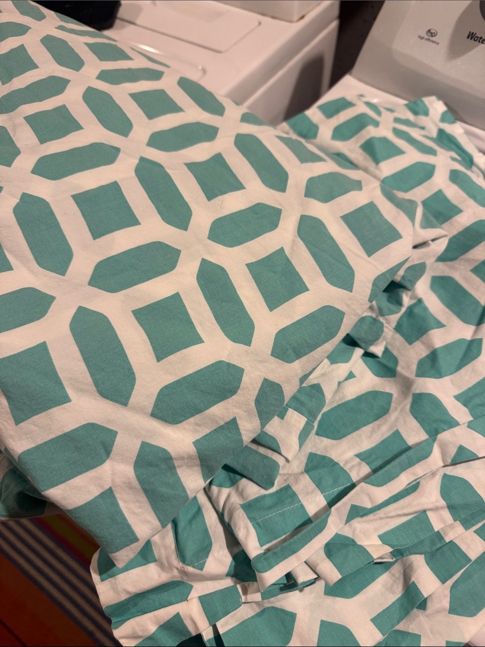 Pottery Barn teen  queen duvet set. 3 PCs Teal and White Geo print